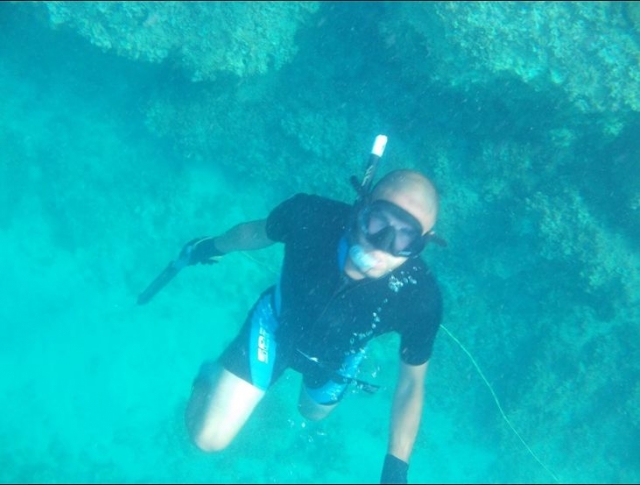  Underwater fishing 